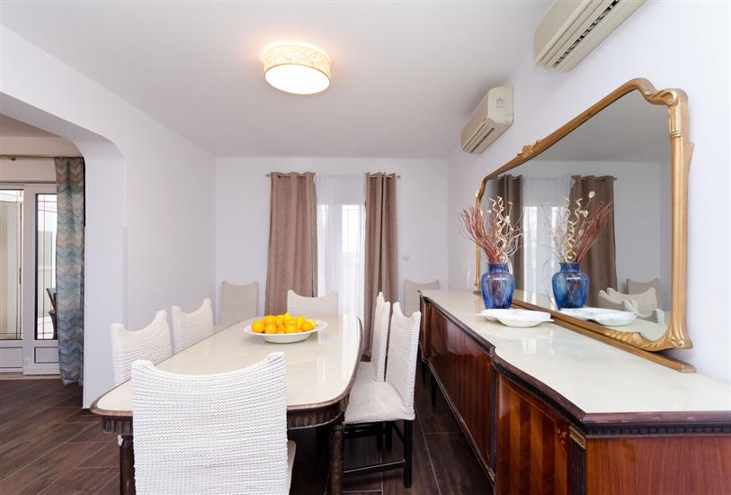 Apartment A1, for 8 persons