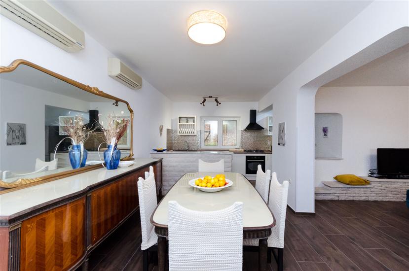 Apartment A1, for 8 persons