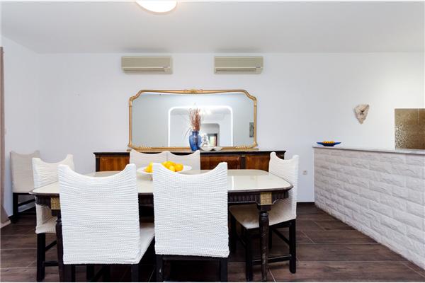 Apartment A1, for 8 persons