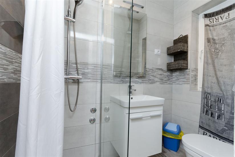 Apartment A1, for 8 persons