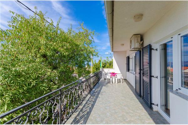 Apartment A1, for 5 persons