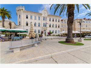 Kamniti hiši Split in Riviera Trogir,RezervirajTownOd 121 €