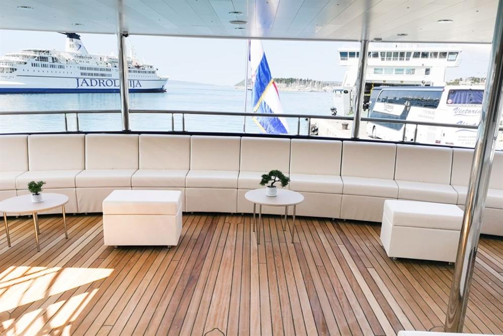 Aurelia-luxury-cruise-ship-sofa