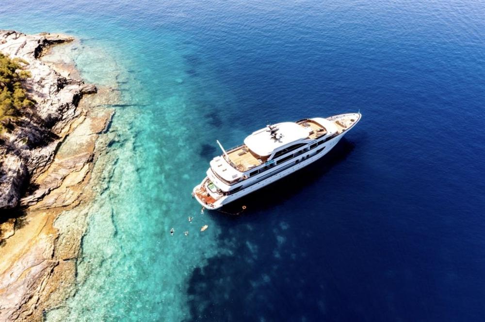 Aurelia-luxury-ship-birds-eye-view