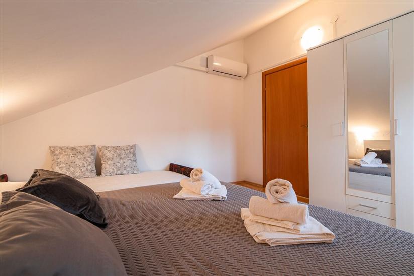 Apartment A4, for 6 persons