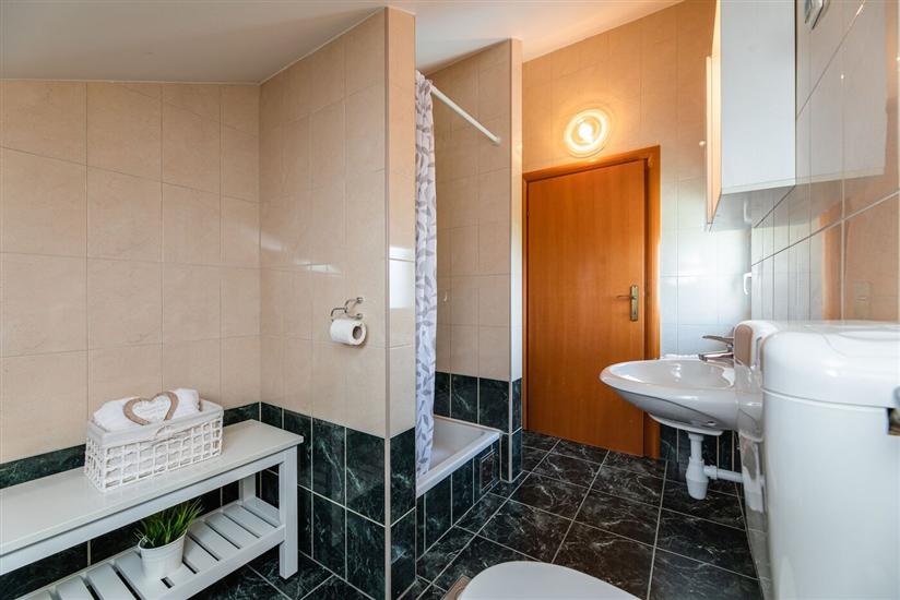 Apartment A4, for 6 persons