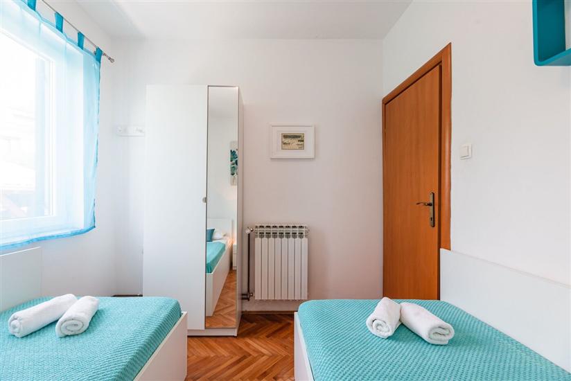 Apartment A5, for 5 persons