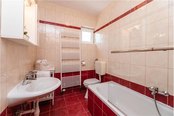 Apartment A5, for 5 persons