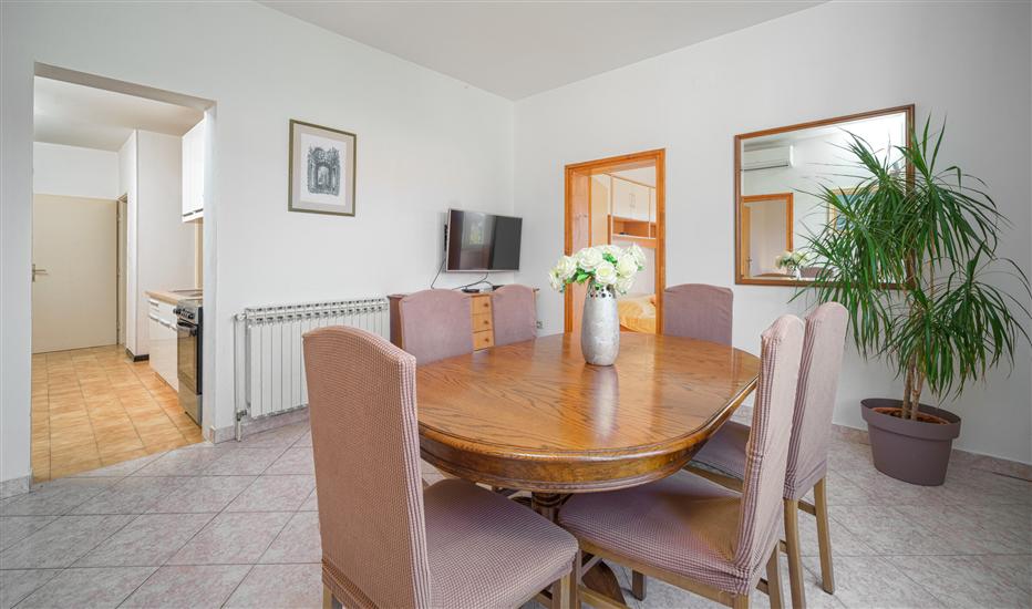 Apartment A6, for 7 persons