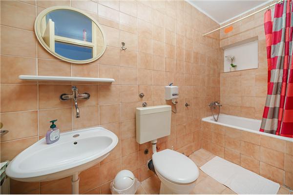 Apartment A6, for 7 persons