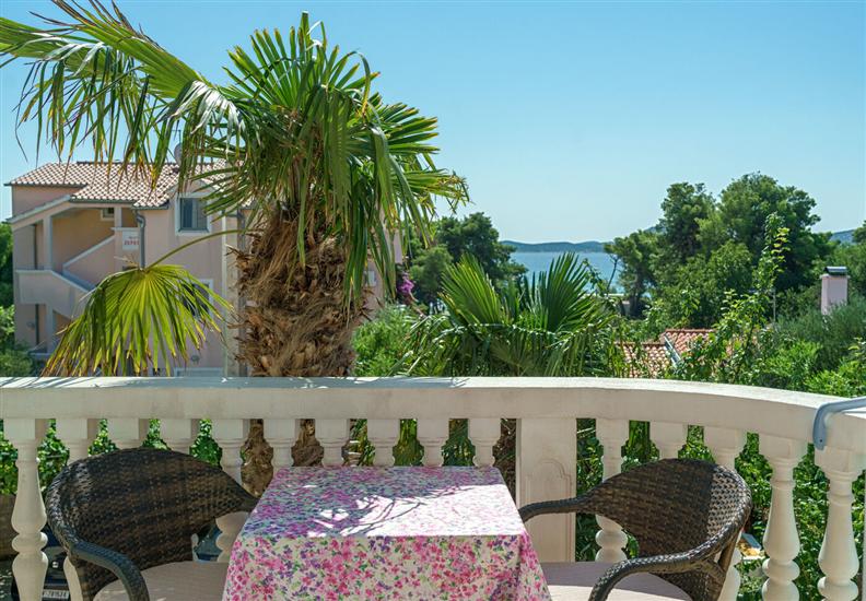 Apartment A6, for 7 persons