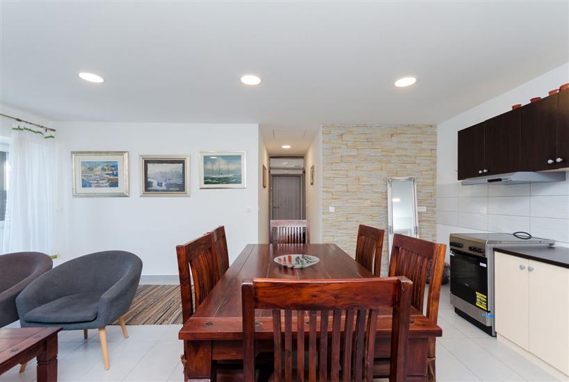 Apartment A1, for 5 persons