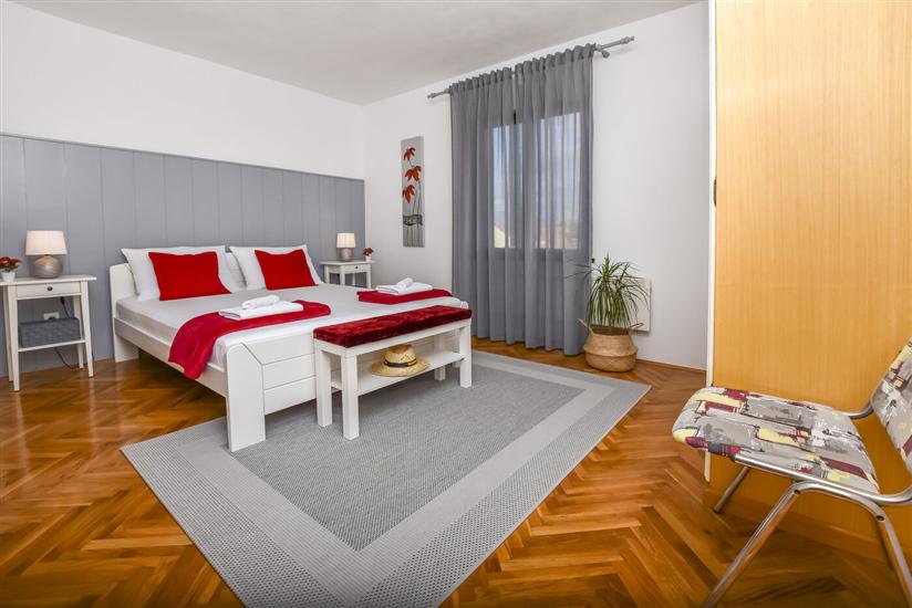 Apartment A1, for 7 persons