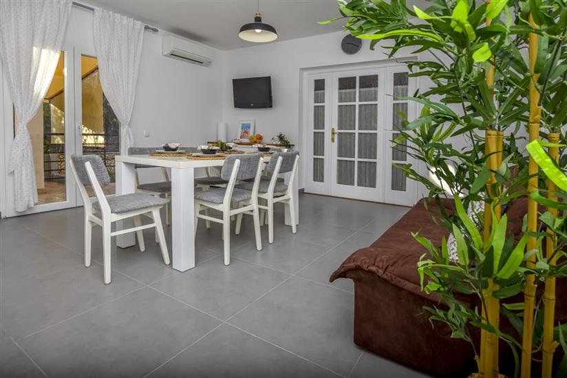 Apartment A1, for 7 persons