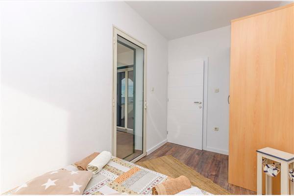 Apartment A1, for 5 persons