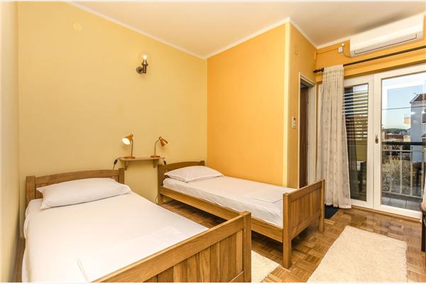 Room S2, for 2 persons