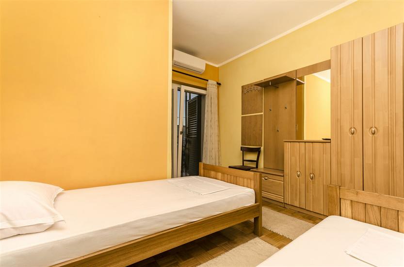 Room S2, for 2 persons