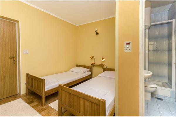 Room S2, for 2 persons