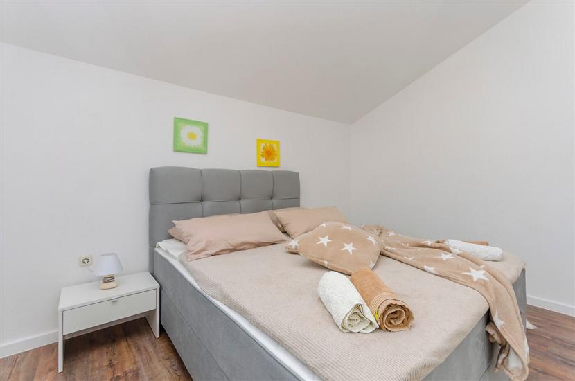 Apartment A4, for 5 persons