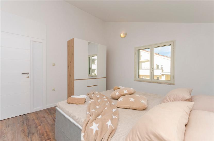 Apartment A4, for 5 persons