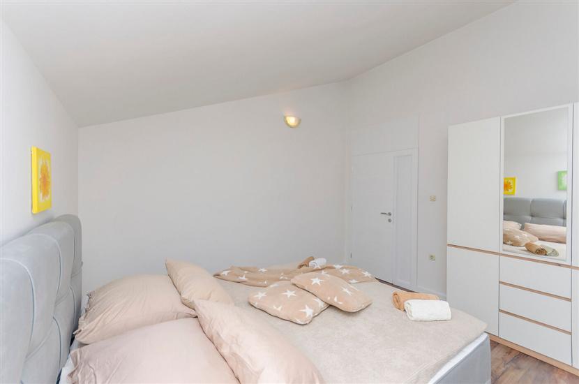 Apartment A4, for 5 persons