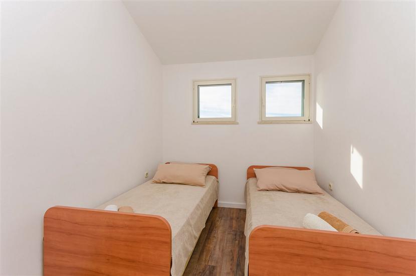 Apartment A4, for 5 persons