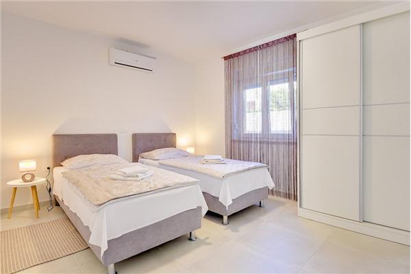 House K1, for 10 persons