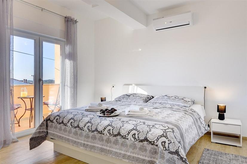 House K1, for 10 persons