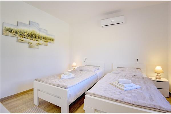 House K1, for 10 persons