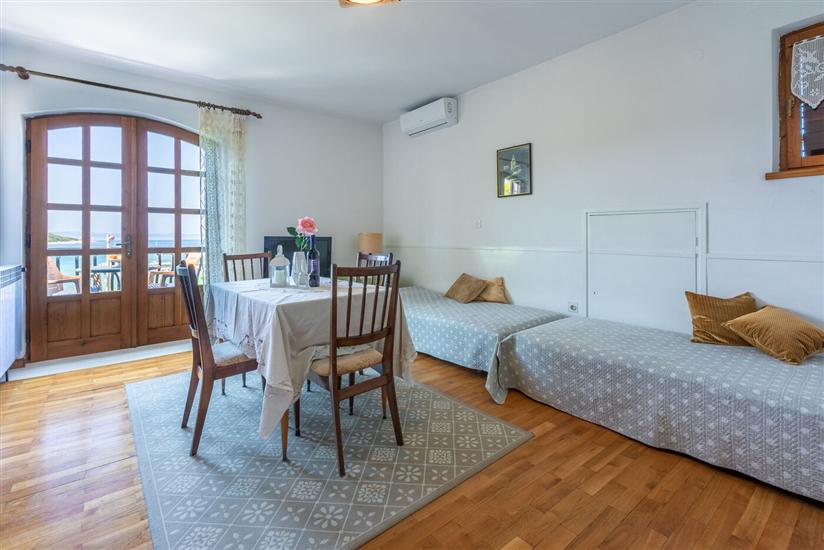 Apartment A2, for 6 persons