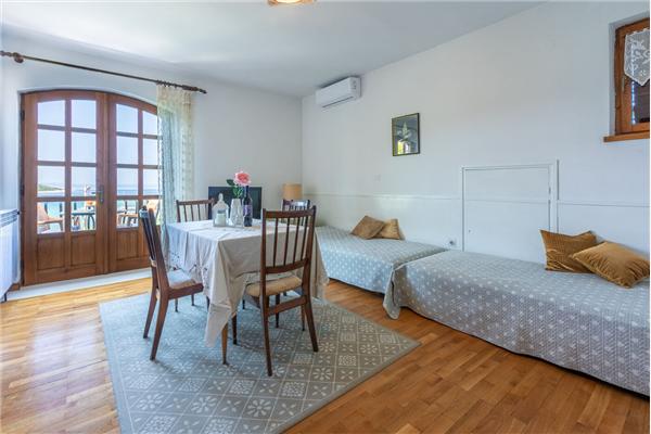 Apartment A2, for 6 persons