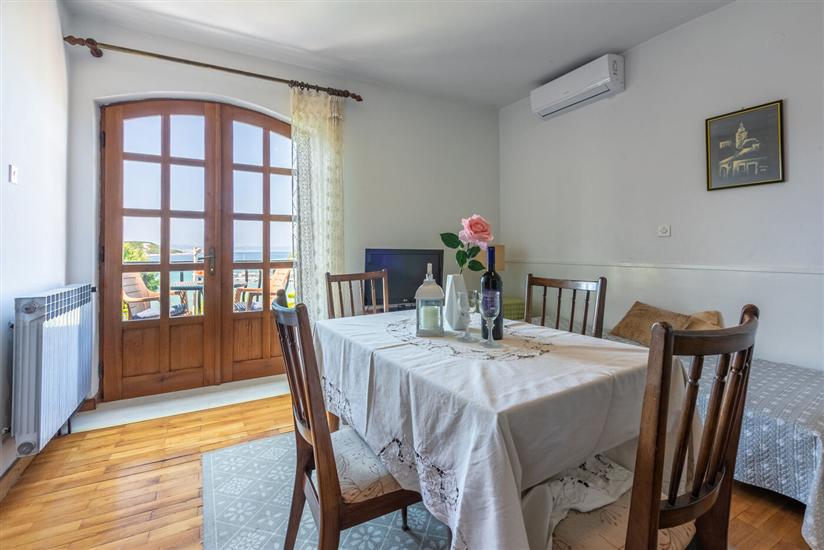 Apartment A2, for 6 persons