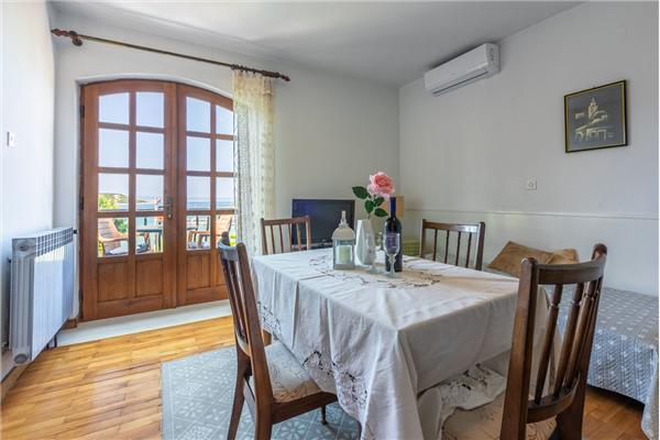 Apartment A2, for 6 persons