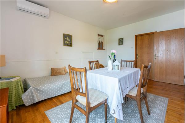 Apartment A2, for 6 persons