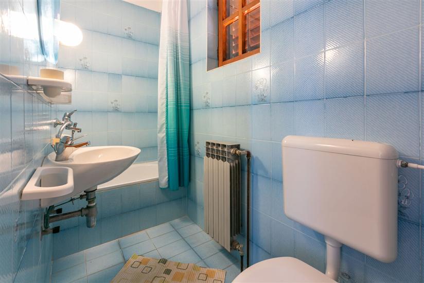 Apartment A2, for 6 persons