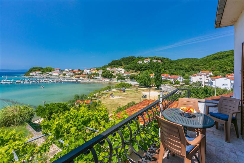 Apartment A2, for 6 persons