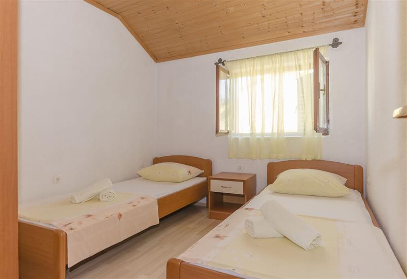 Apartment A1, for 5 persons