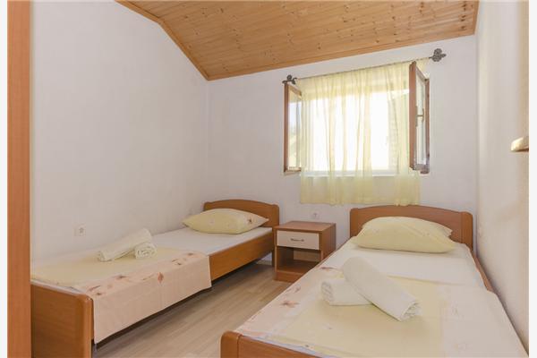 Apartment A1, for 5 persons
