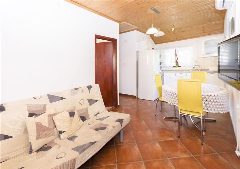 Apartment A2, for 3 persons