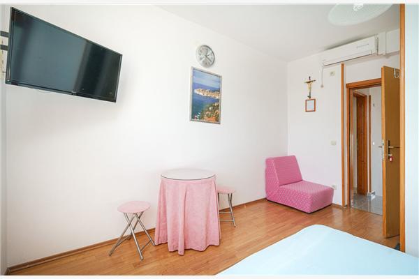 Room S1, for 2 persons