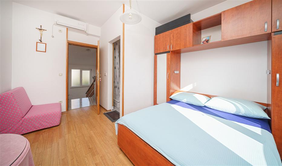 Room S1, for 2 persons