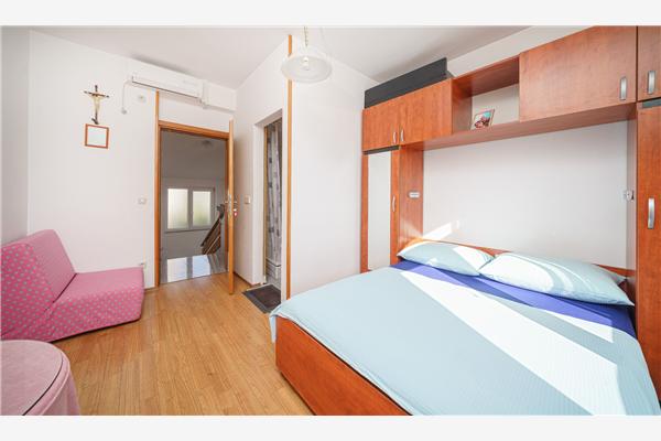 Room S1, for 2 persons