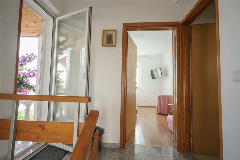 Room S1, for 2 persons