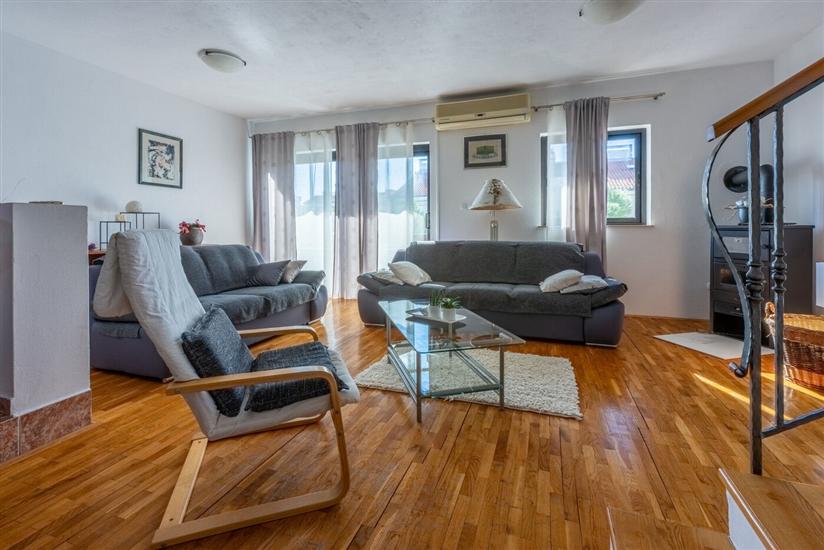 House K1, for 12 persons