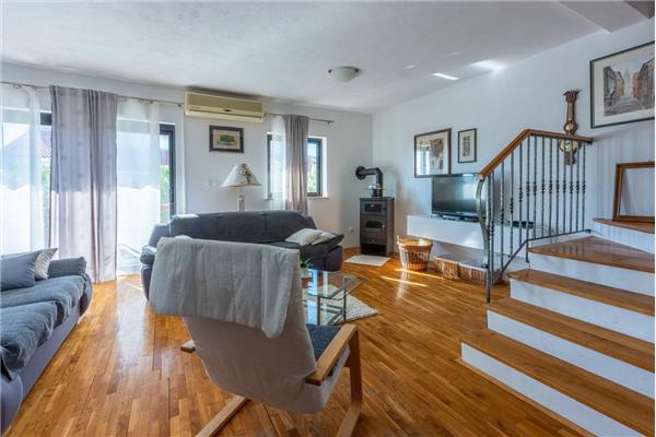 House K1, for 12 persons