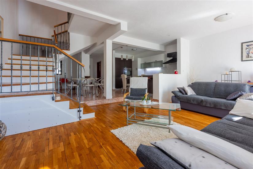 House K1, for 12 persons