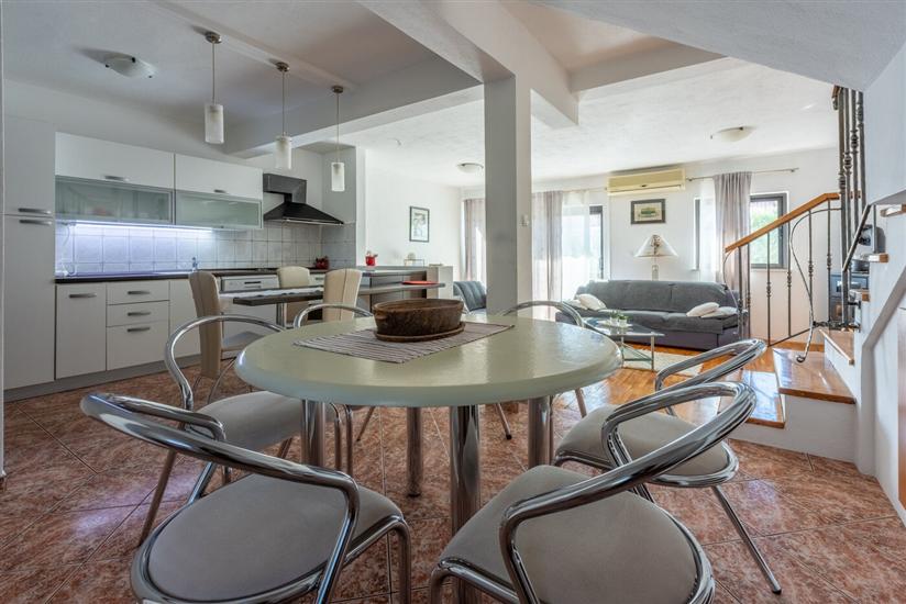 House K1, for 12 persons