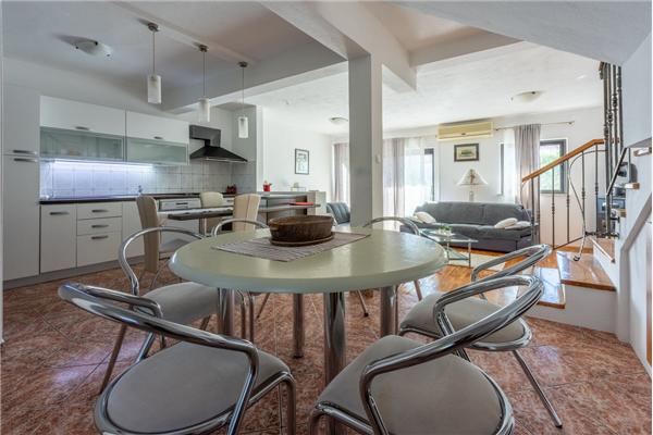 House K1, for 12 persons