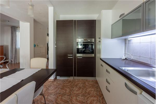 House K1, for 12 persons