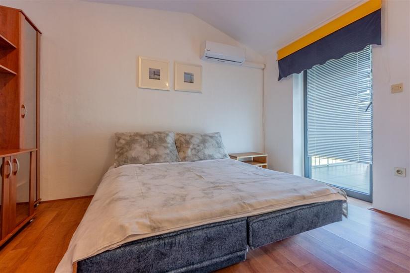 House K1, for 12 persons